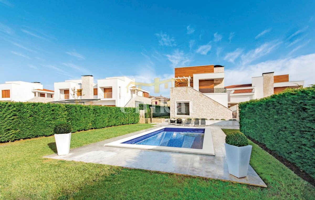 Wunderschöne Villa mit Garage 1.5 km vom Meer